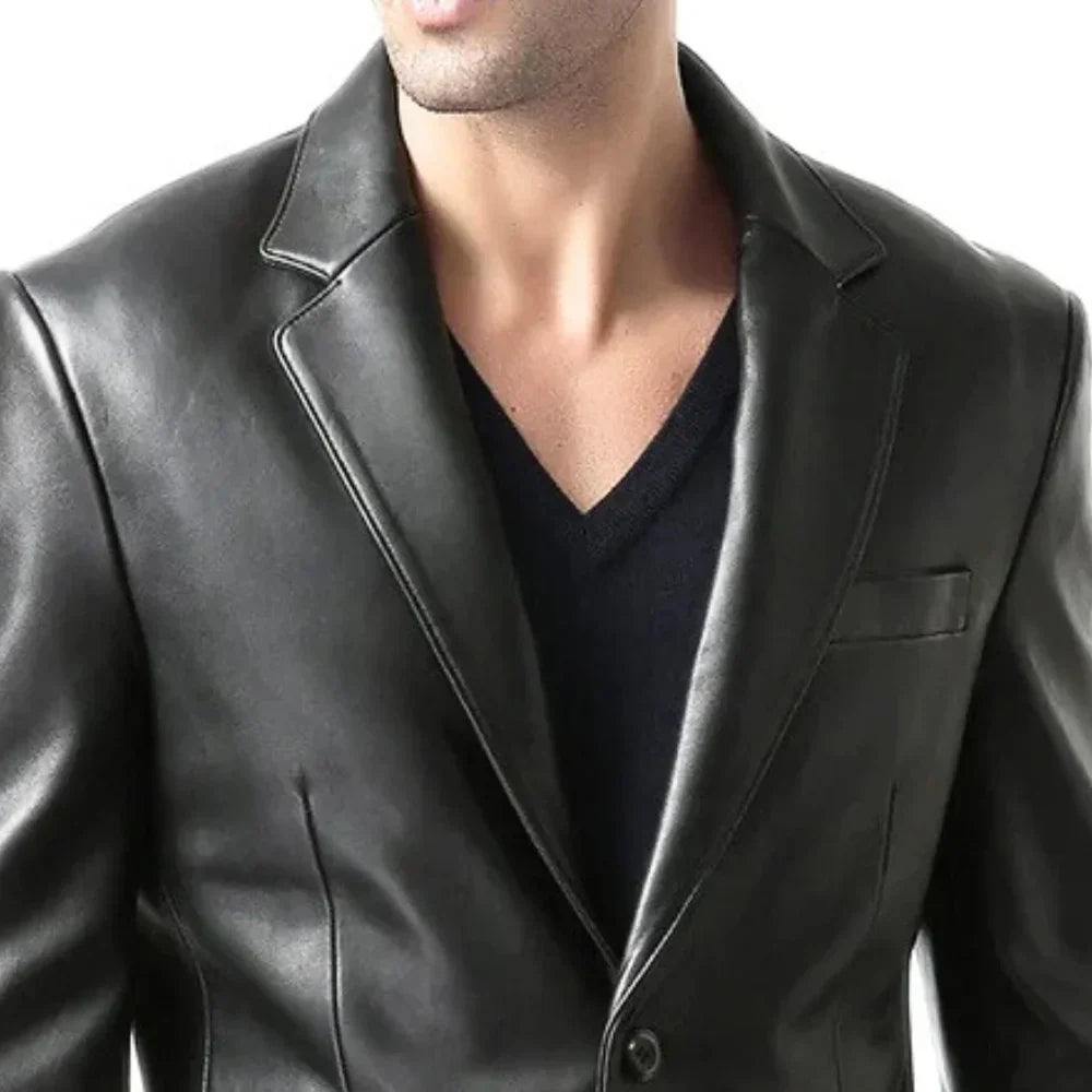 Flap pockets on men’s black lambskin leather blazer