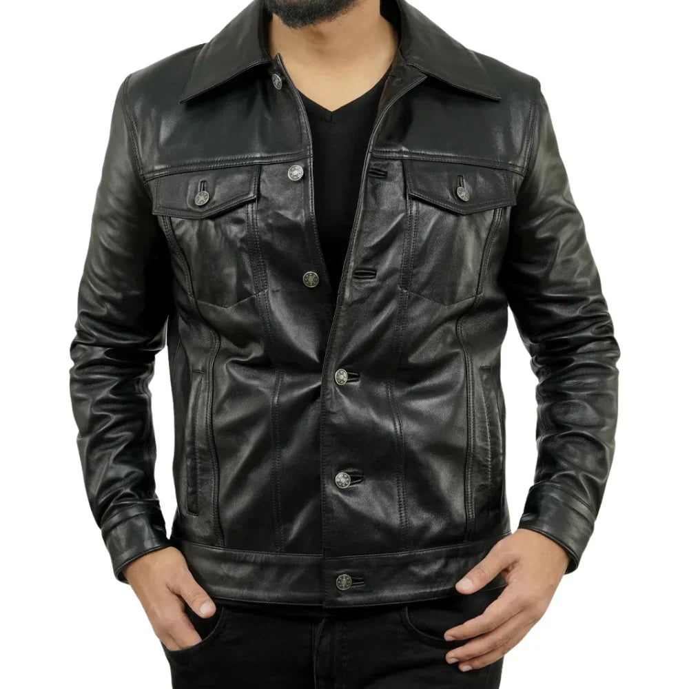 Four outer pockets on men’s black leather trucker jacket
