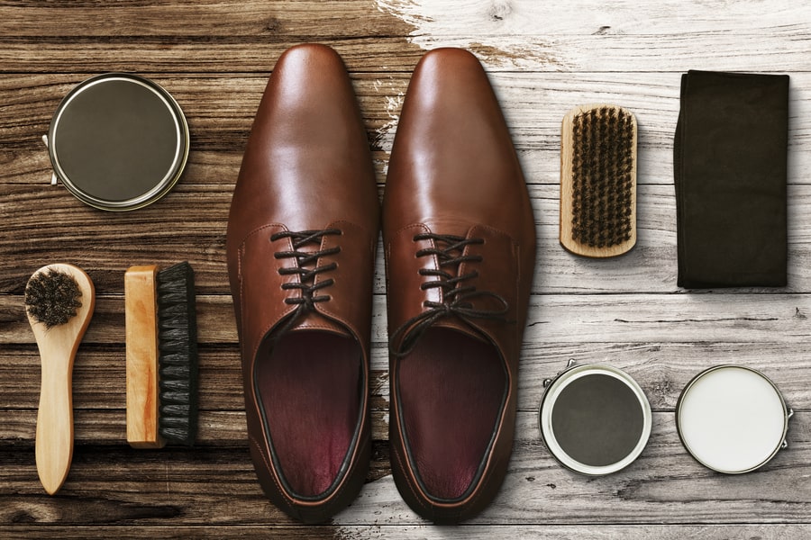 leather-shoes-flat-lay-with-polishing